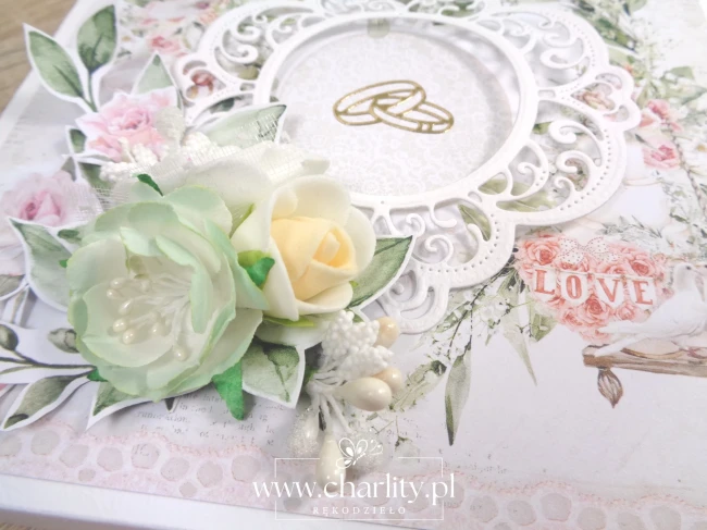 Eleganckie pudełko z dopasowanym motywem ślubnym