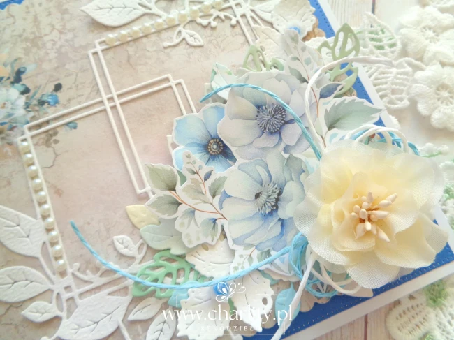 Ręcznie wykonana kompozycja kwiatowa z wykorzystaniem papierów In Shades of Blue