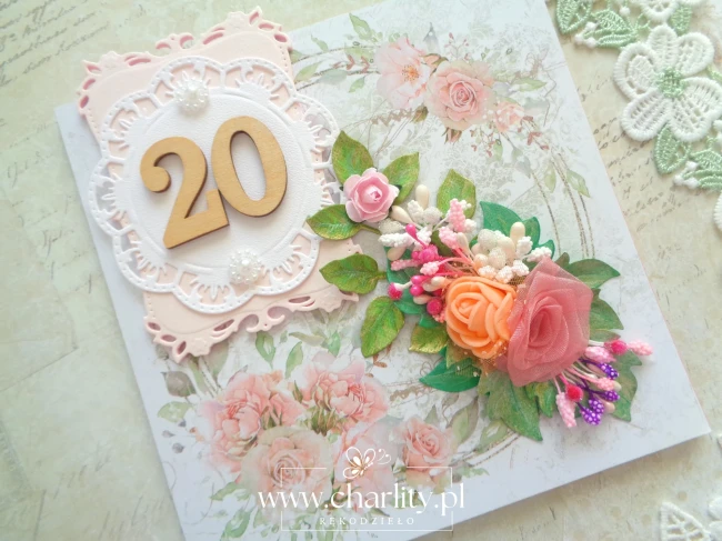 Kartka na 20. urodziny z drewnianymi cyferkami z papierów Craft O'Clock – Hello Beauty
