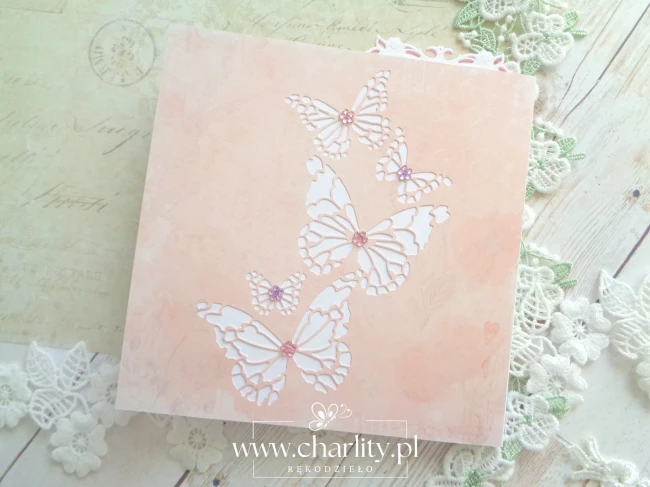 Tył kartki handmade z wyciętymi motylkami
