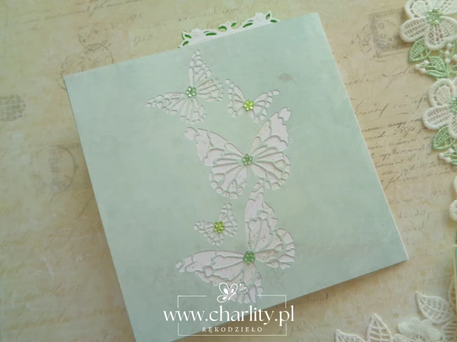 Tył kartki handmade z wyciętymi motylkami