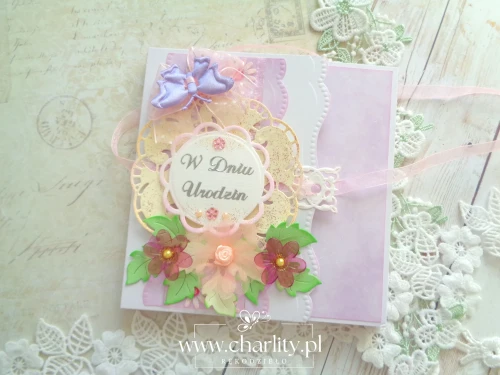 Album ręcznie robiony metodą scrapbookingu na roczek